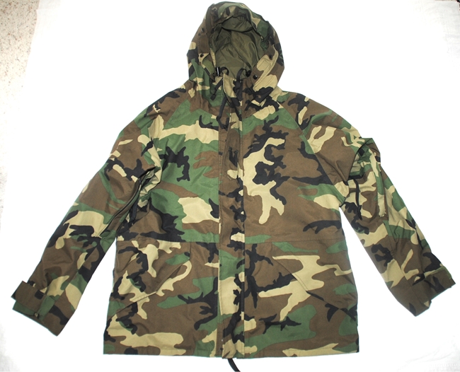 US MILITARY ECWCS GORE TEX COLD WEATHER WOODLAND CAMO PARKA - LARGE REGULAR