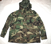 US MILITARY ECWCS GORE TEX COLD WEATHER WOODLAND CAMO PARKA - X-LARGE REGULAR