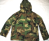 US MILITARY ECWCS GORE TEX WOODLAND CAMOUFLAGE COLD WEATHER PARKA - LARGE SHORT